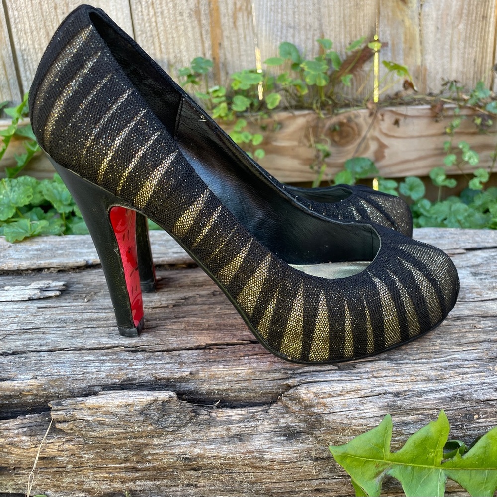 Betsey Johnson Gold and Black Mesh Heels